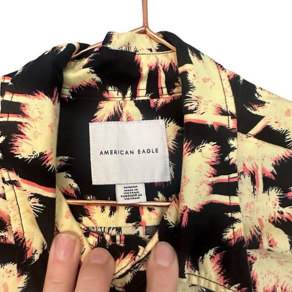 American Eagle Men’s Shirt buttons down Hawaiian size  medium - Picture 2 of 6